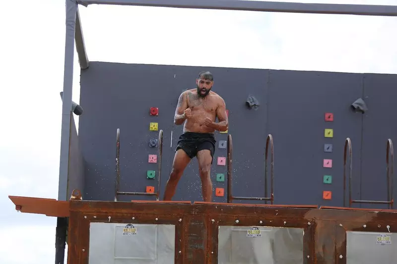 cine-sunt-finalistii-de-la-sunt-celebru-scoate-ma-de-aici-2022-3