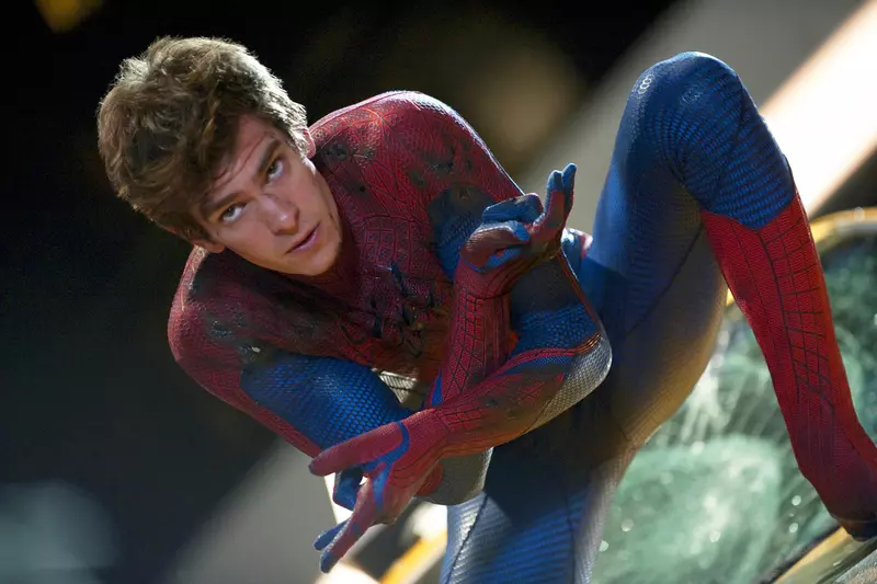 Los actores Emma Stone y Andrew Garfield en fotografas promocionales de la pelcula „The Amazing Spiderman”, que ser estrenada mundialmente en Julio de 2012.