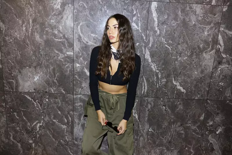 demet-ozdemir-i-a-luat-locul-lui-asli-enver-in-adaptarea-turceasca-la-the-cleaning-lady-3