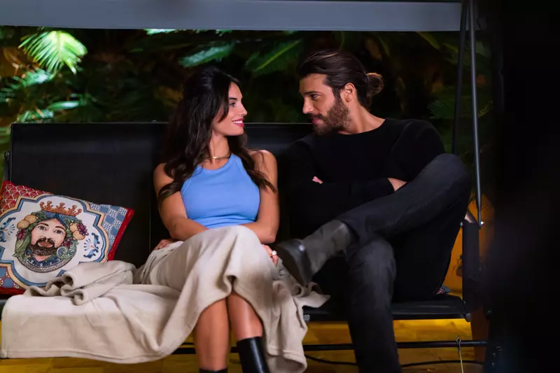 Viola come il mare – Culorile legii (2022)