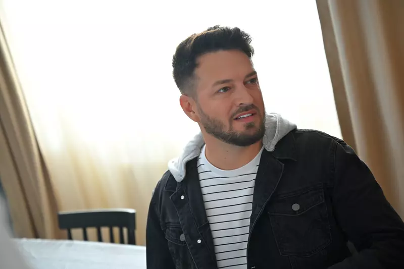 cine-este-romeo-visca-noul-actor-din-lia-3