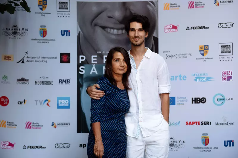 cum-se-intelege-theo-rose-cu-mama-lui-anghel-damian.-1