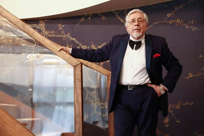 Sergiu Cioiu, invitat special în serialul „Lasă-mă, îmi place! Camera 609”, de la Antena 1. Ce rol va juca