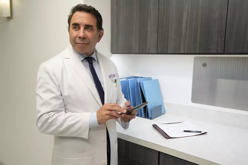 Botched, sezonul 8, are premiera la E! Ce e nou în emisiunea cu medicii Terry Dubrow și Paul Nassif