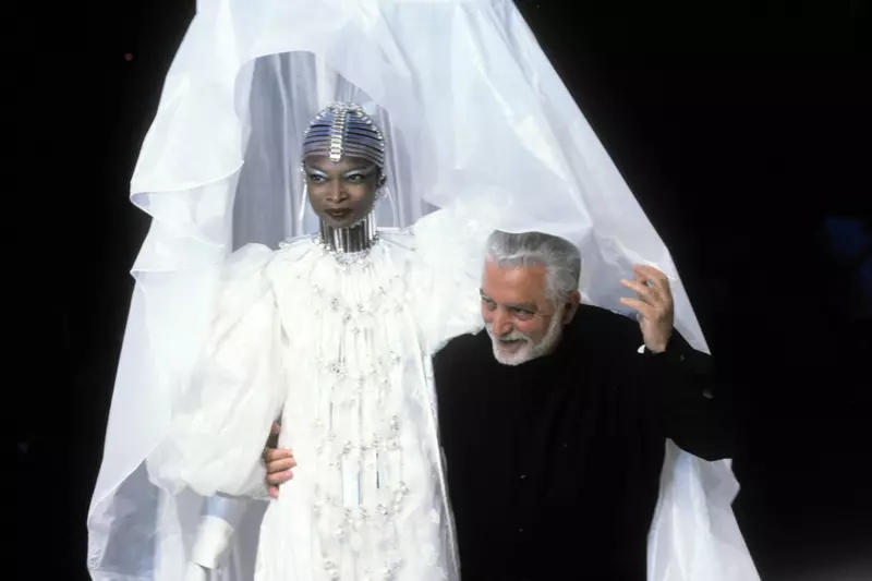 Paco Rabanne și mireasa lui