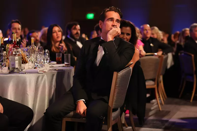 Colin Farrell, apariție de senzație la Gala Premiilor Oscar 2023, alături de fiul cel mic. Cei doi și-au asortat ținutele