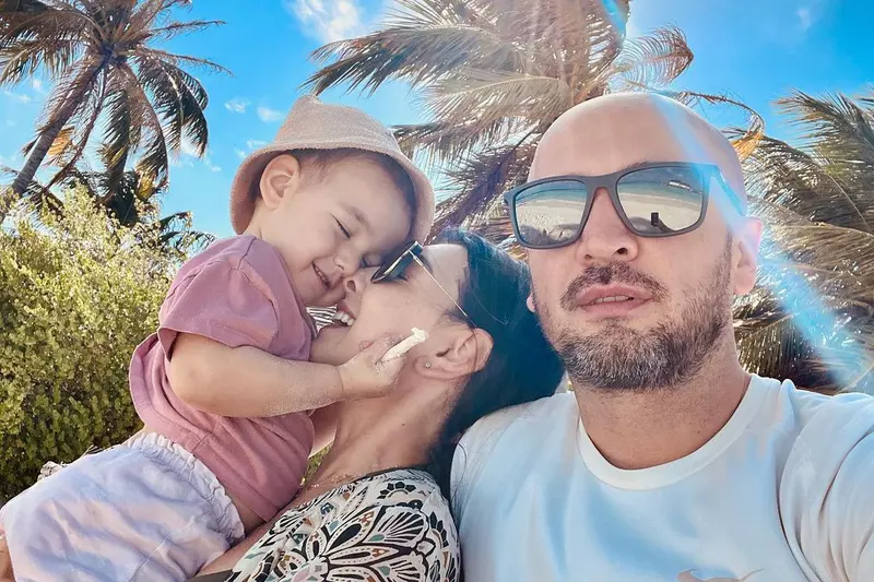 Xenia Piciughin Sasha Lopez copil fiica Ama