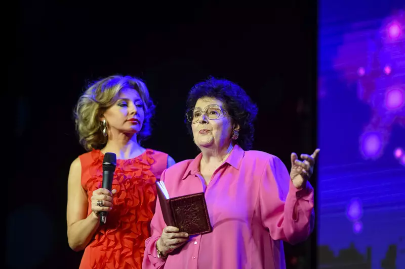 Adela Mărculescu și Alexandra Velniciuc