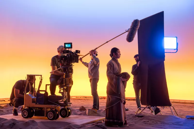 Interviu cu Jess Hong, actrița care o joacă pe Jin Cheng în serialul Netflix „3 Body Problem” (10)