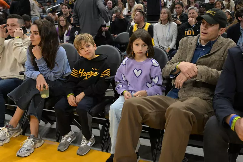Ashton Kutcher, Mila Kunis și copiii lor