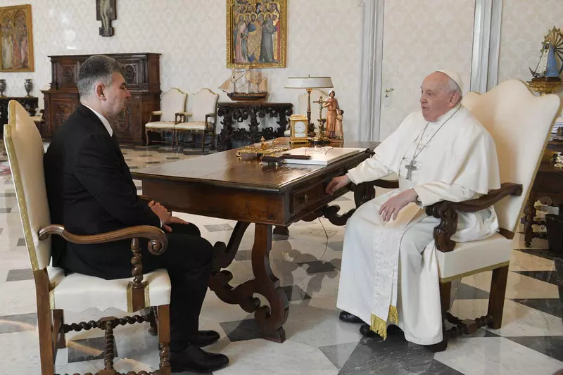 Premierul Marcel Ciolacu a fost primit pe 15 februarie într-o audiență privată de Papa Francisc (4)