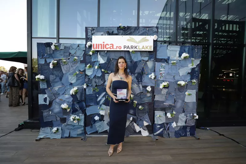 ada condeescu cu premiu