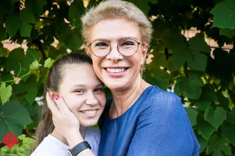 teo trandafir cu maia