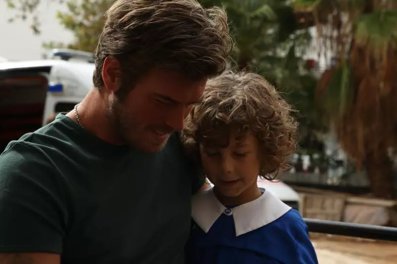 Ce mai face Kıvanç Tatlıtuğ, protagonistul serialului „Iubire ascunsă” (Pro 2) (1)