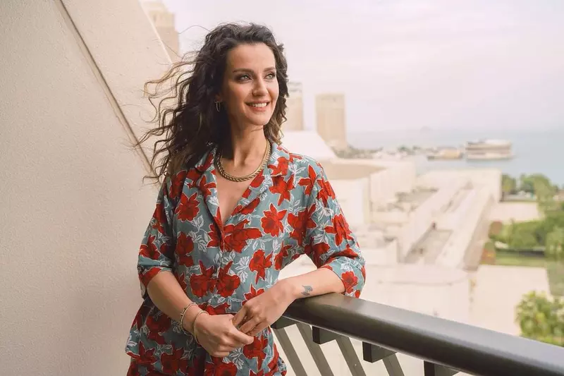 İrem Helvacıoğlu, Nefes din „Lacrimi la Marea Neagră”, în rochie de mireasă