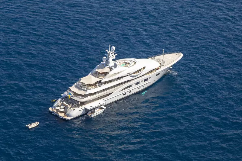 Exclusif – No web – Vue aérienne de Yacht de luxe à Saint-Tropez
