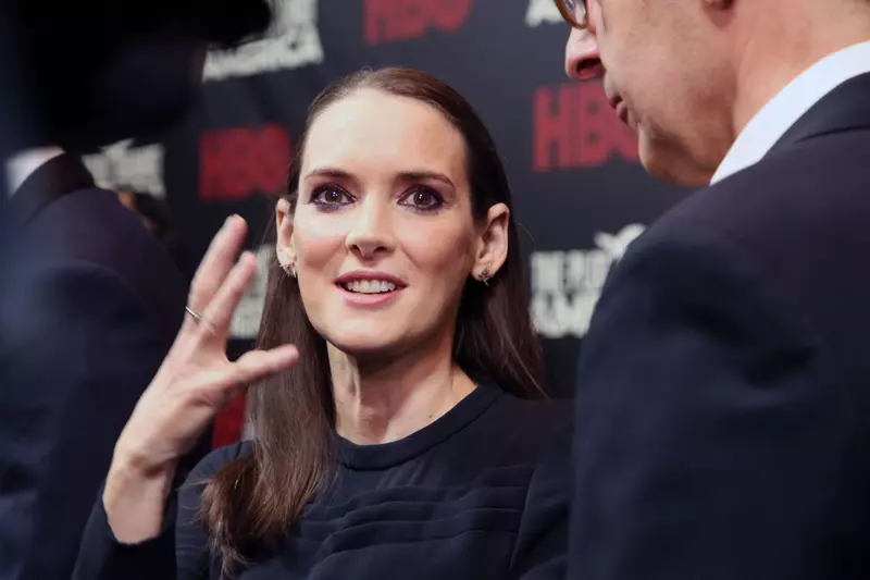 Cine a ajutat-o pe Winona Ryder să uite de despărțirea de Johnny Depp