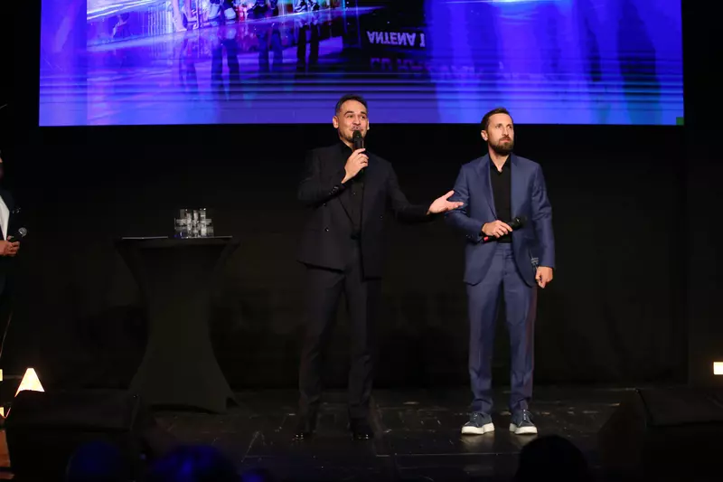 Cum arătau Răzvan și Dani acum 12 ani. Matinalii de la Antena 1 au câștigat premiul TVMania 2022 pentru „Cea mai bună emisiune de divertisment de zi”