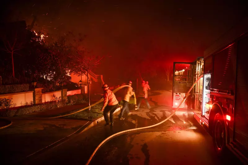 Wildfires tear through Los Angeles