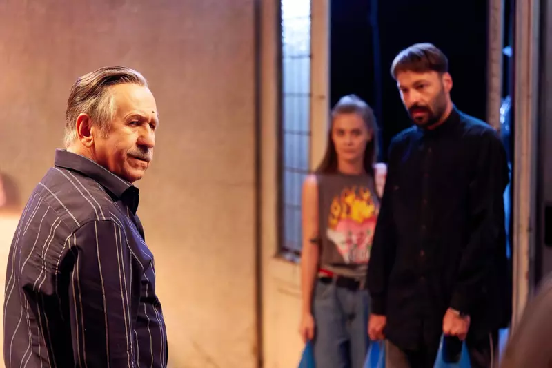 Bebe Macelaru, Rona si Mircea (George Mihaita, Gratiela Voicu, Constantin Dogioiu)