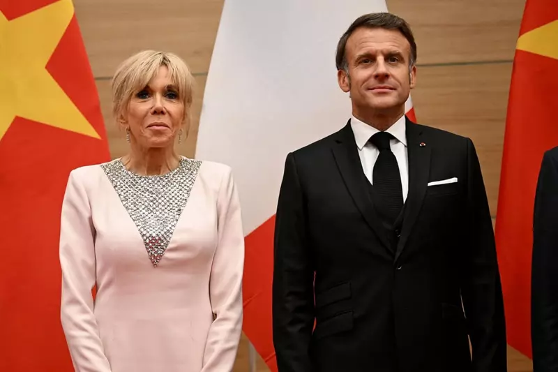 Brigitte-Macron-l-ar-fi-pălmuit-pe-Emmanuel Macron