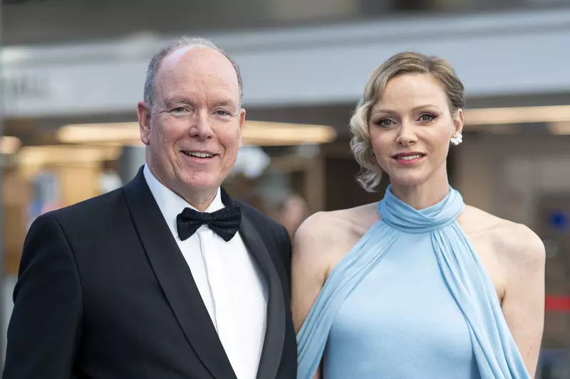 Exclusif – No tabloïds – Le prince Albert II de Monaco et la princesse Charlène au Grimaldi Forum juste avant la cérémonie de clôture du 64ème Festival de télévision de Monte-Carlo
