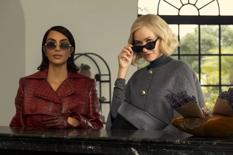 KIM KARDASHIAN, NAOMI WATTS