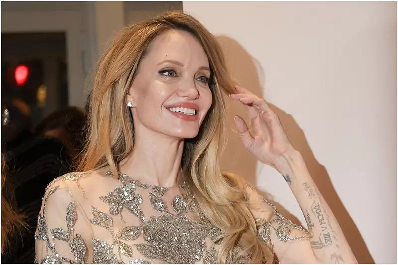 angelina-jolie-fara-sutien-rochie-tatuaj-givenchy-paris
