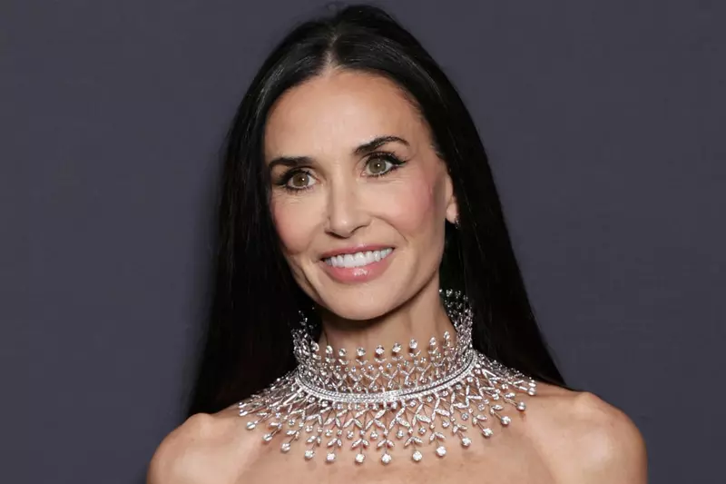 demi-moore-cannes-2026-colier-boucheron-secret-pret