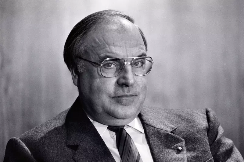 Dr. Helmut Kohl | Dr. Helmut Kohl |