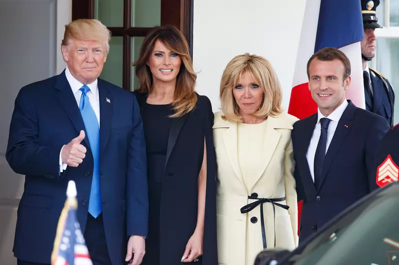 5 trucuri la care apelează Brigitte Macron ca să arate mai tânără