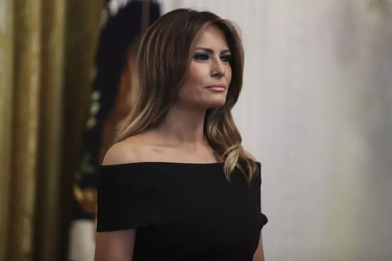 Melania Trump blondă