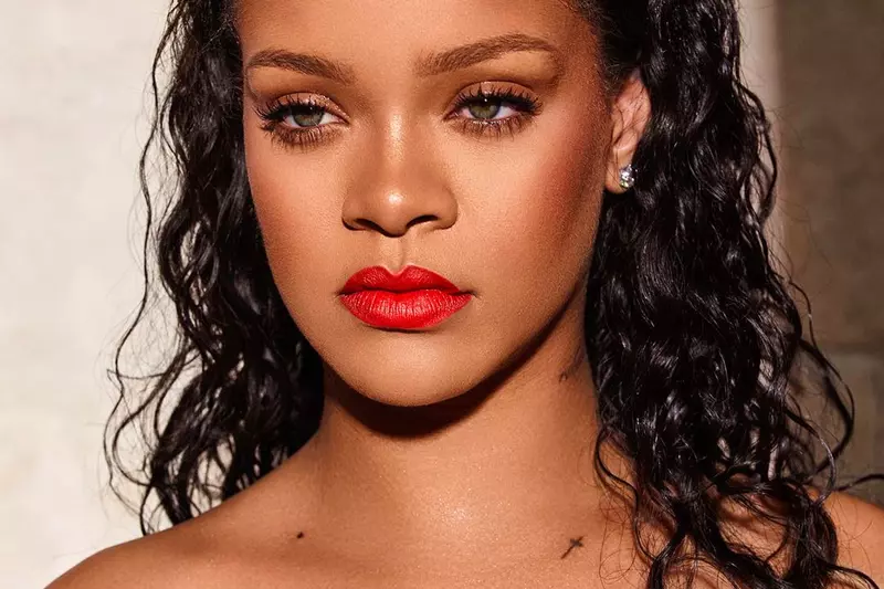 Rochia cu care Rihanna a atras atenția tuturor