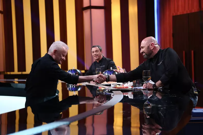 Irinel Columbeanu, Chefi la cutite