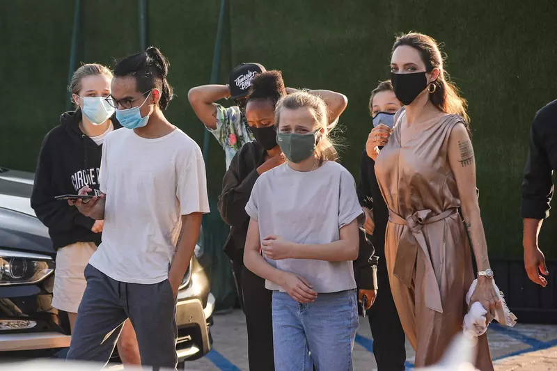 Angelina Jolie și copiii ei
