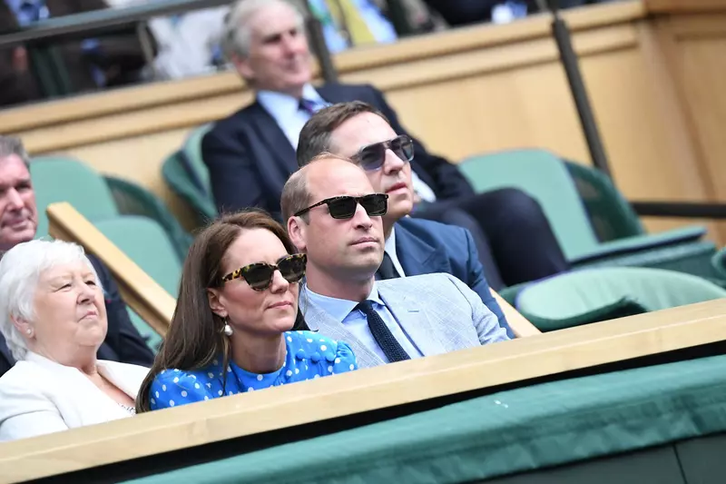 Le prince William, duc de Cambridge, et Catherine (Kate) Middleton, duchesse de Cambridge, dans les tribunes du tournoi de Wimbledon au All England Lawn Tennis and Croquet Club à Londres