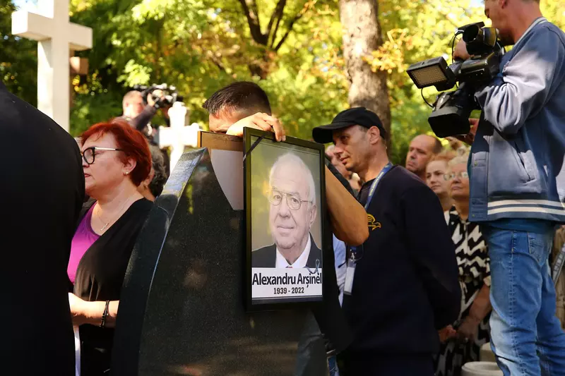 Alexandru Arșinel a fost înmormântat la Cimitirul Bellu