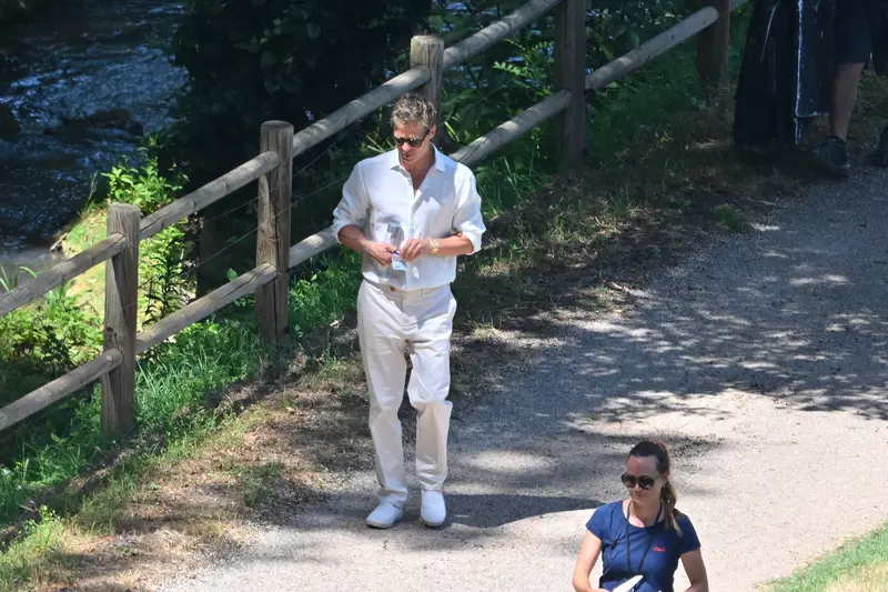 Exclusif – Prix Spécial – No Web – Brad Pitt pendnat le tournage d’une nouvelle publicité pour „De’Longhi” dans un vignoble dans le Var dans le Sud de la France