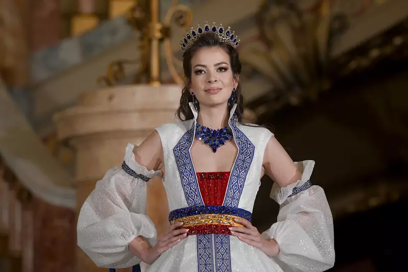 BUCURESTI – PREZENTARE COSTUM NATIONAL MISS UNIVERSE – ATENEUL R