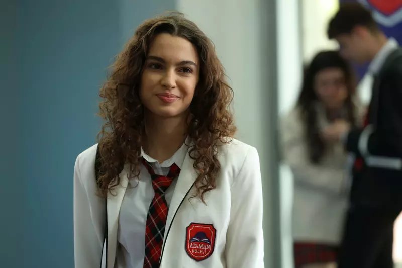 Su Burcu Yazgi – Asiye-Totul pentru familia mea
