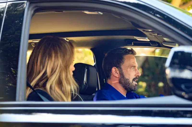 Reunited! Ben Affleck and Jennifer Lopez share an intense conversation in Beverly Hills!