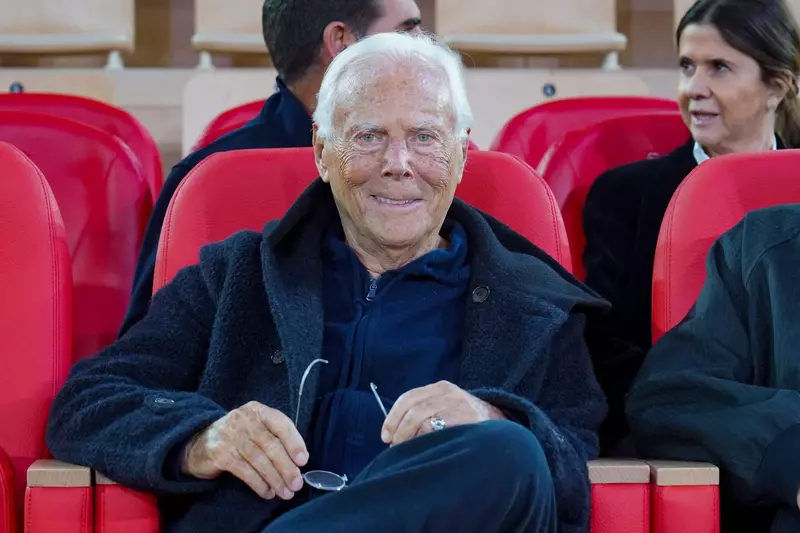 Le prince Albert II de Monaco et Giorgio Armani assistent à la victoire de l’équipe de basket EA7 Emporio Armani Milan (Olimpia Milan) face à Moncao (98 – 80) en Euroligue