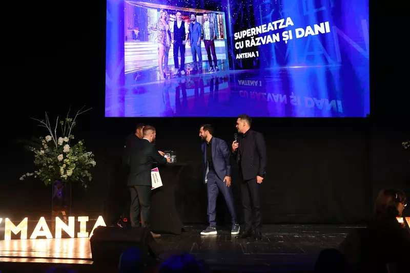 Cum arătau Răzvan și Dani acum 12 ani. Matinalii de la Antena 1 au câștigat premiul TVMania 2022 pentru „Cea mai bună emisiune de divertisment de zi”