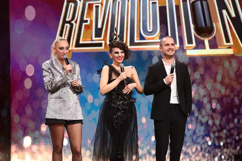 teodora-nedelcu-in-finala-sezonului-2-stand-up-revolution-alaturi-de-serban-copot-si-ilona-brezoianu