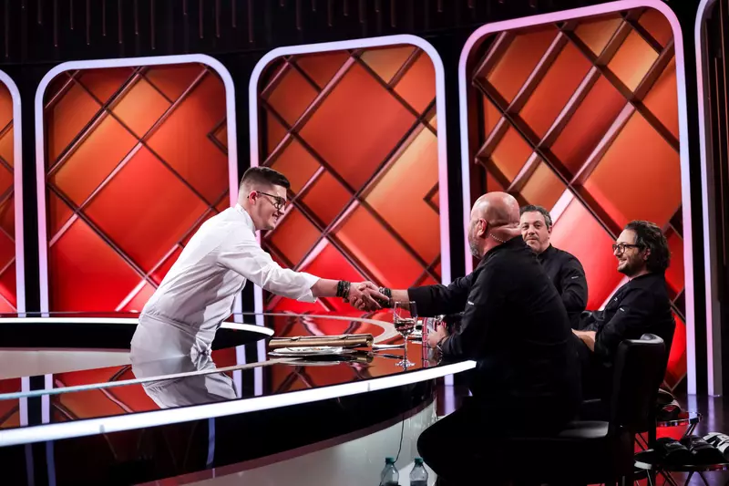 alex-mihoc-cutitul-de-aur-al-lui-scarlatescu_2