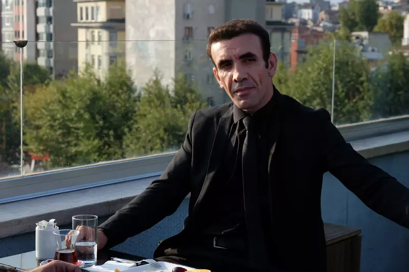 mehmet-yilmaz-ak-intunecatul-procuror-pars-din-secrete-de-familie-4