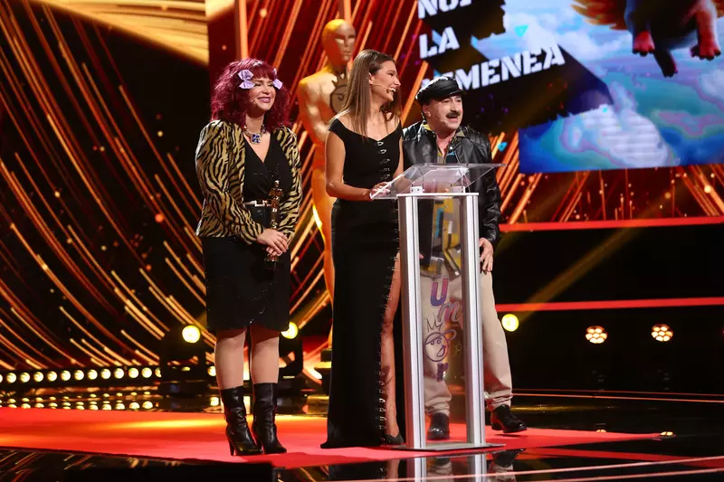 Olivia Păunescu, invitată în Gala Premiilor iUmor  (1)