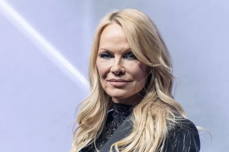 Pamela Anderson, o nouă apariție fără machiaj 
