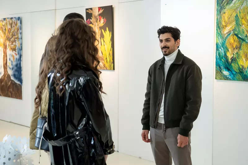Tury Akbari joacă în „Lasă-mă, îmi place! Camera 609”. Ce personaj interpretează în serialul de la Antena 1 (2)