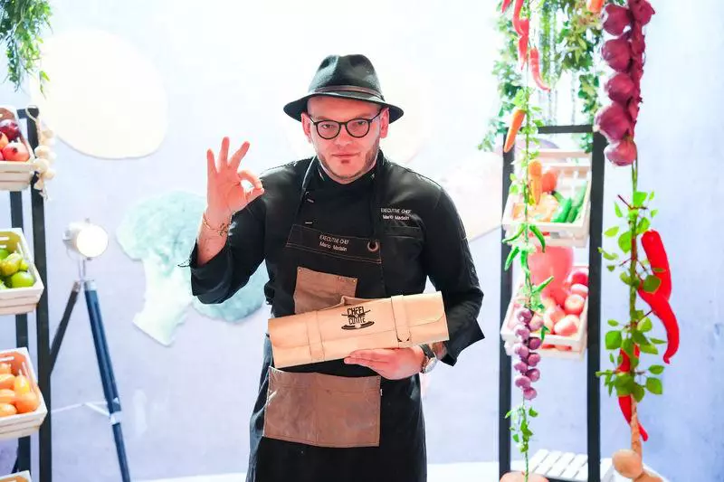 Mario Madalin Dumitru a primit cutitul de aur de la Alexandru Sautner, la Chefi la cutite – 1 aprilie 2024  (2)